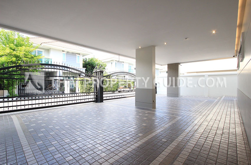 House with Private Pool in Sukhumvit 